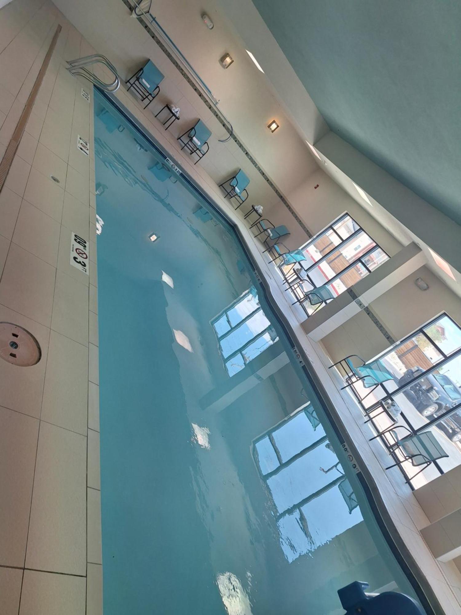 Hampton Inn & Suites Artesia Bagian luar foto
